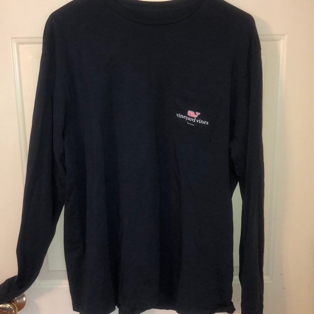 Long sleeved vineyard vines tshirt